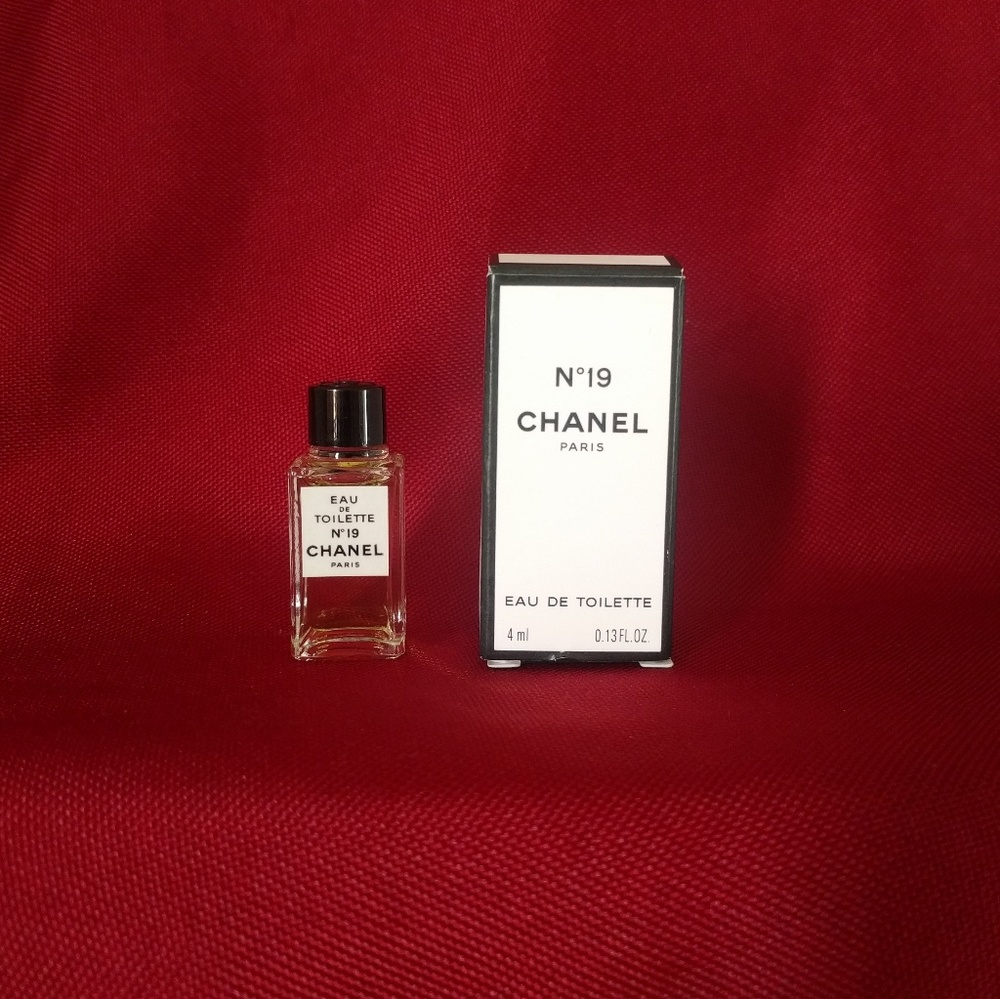 CHANEL N°19 Miniature